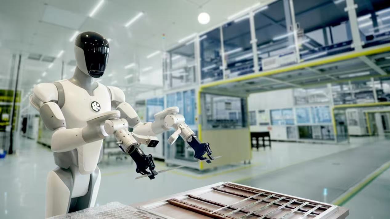 AlphaBot 2 在工业制造环境中操作工件